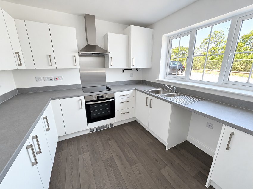 P60 Coppice Kitchen Image 1