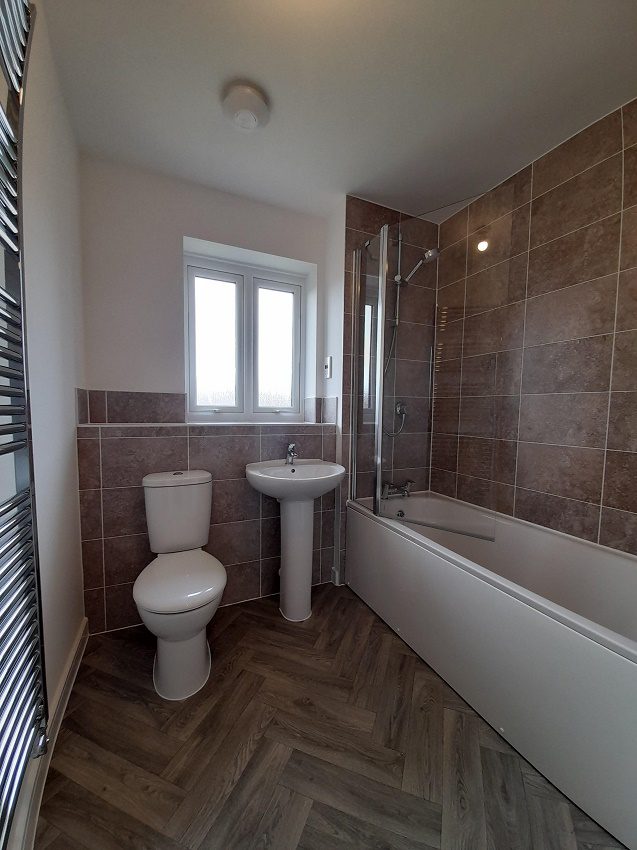 P509 Yew Tree Bathroom