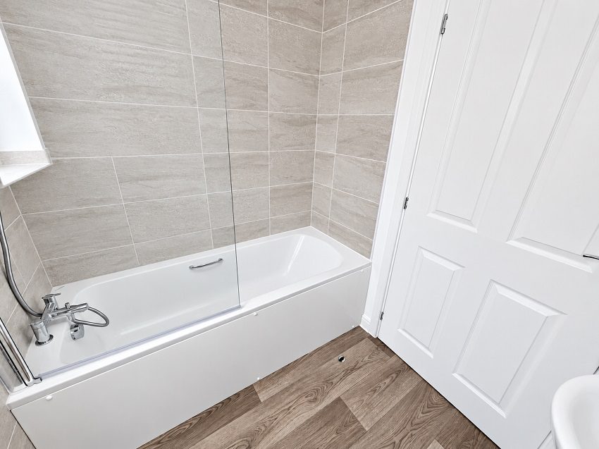 P46 Coppice Bathroom Pic 2