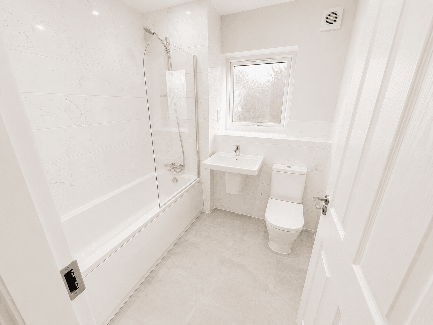 P10 Lowans Ensuite