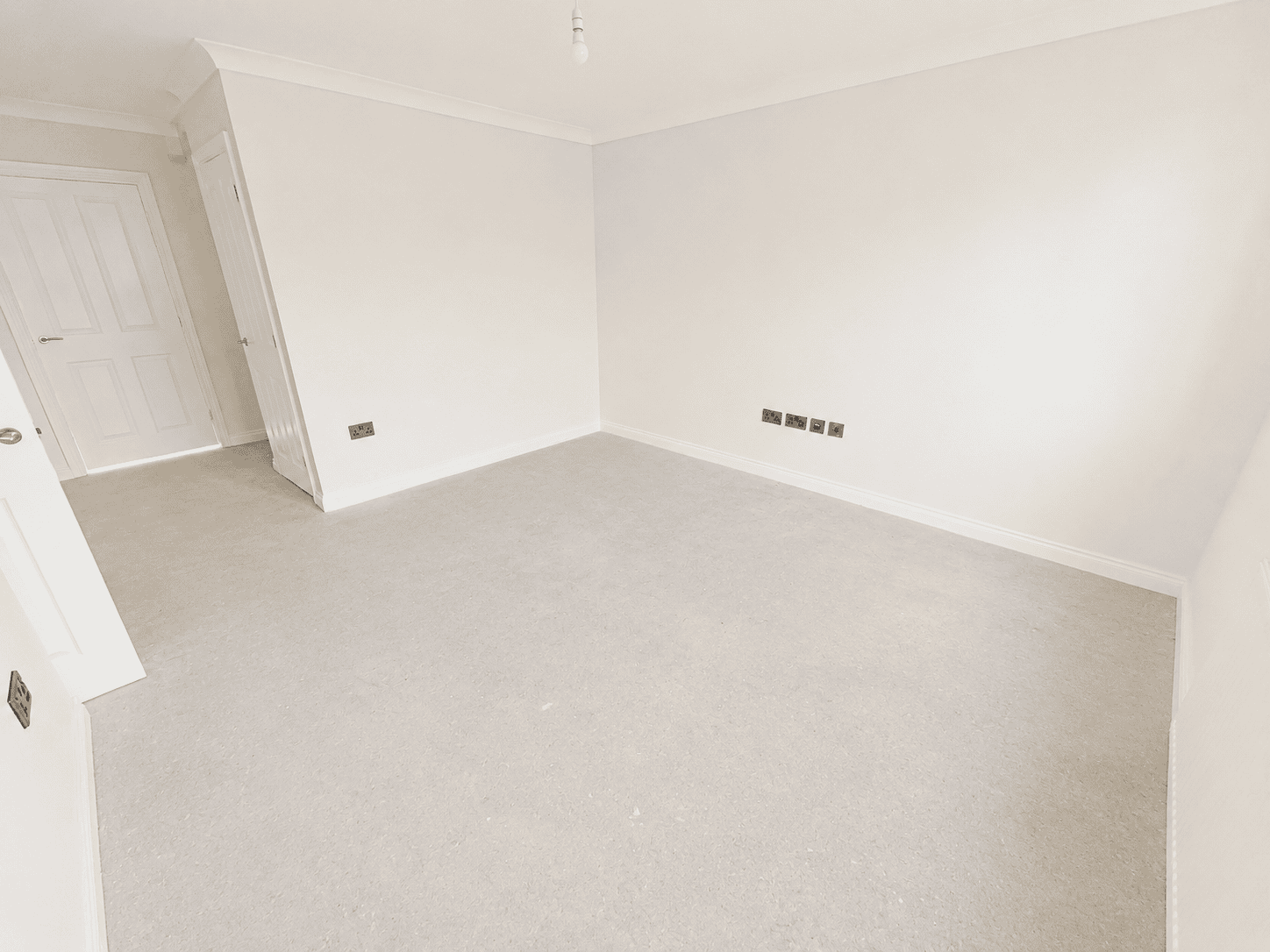 P10 Lowans Lounge Pic 1