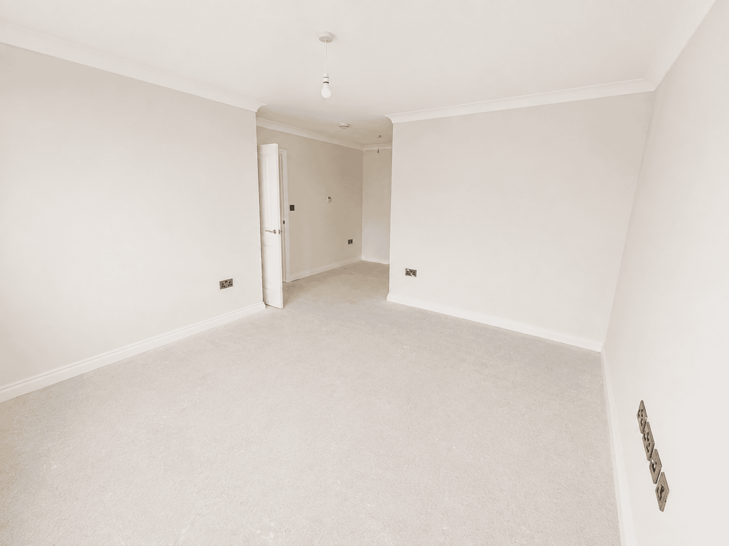 P10 Lowans Lounge Pic 2