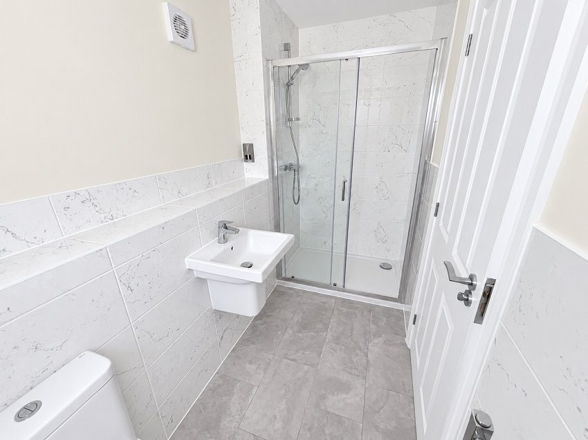 P7 Lowans Ensuite Pic 1