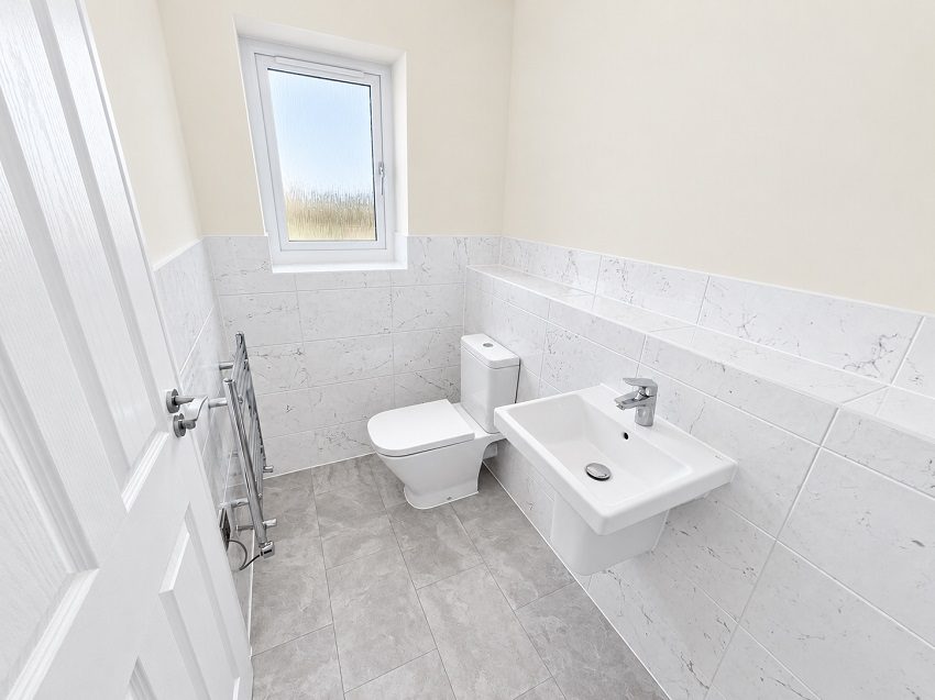 P7 Lowans Ensuite Pic 2