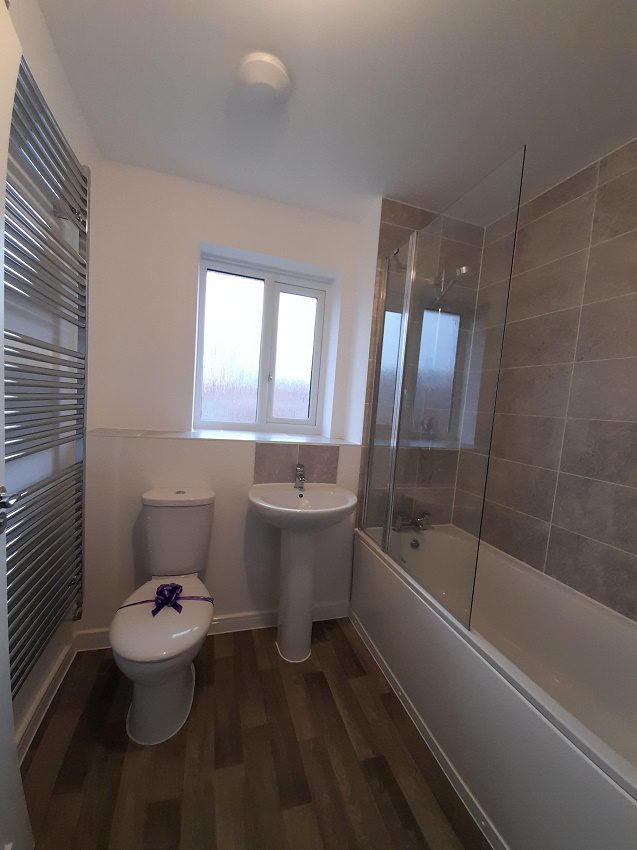 P362 Yew Tree Bathroom
