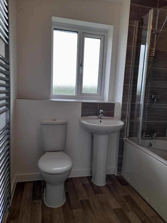 P89 Yew Tree Bathroom