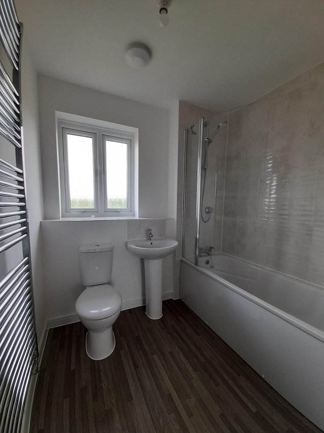P90 Yew Tree Bathroom