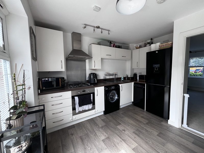15 Harrow Close Kitchen 2