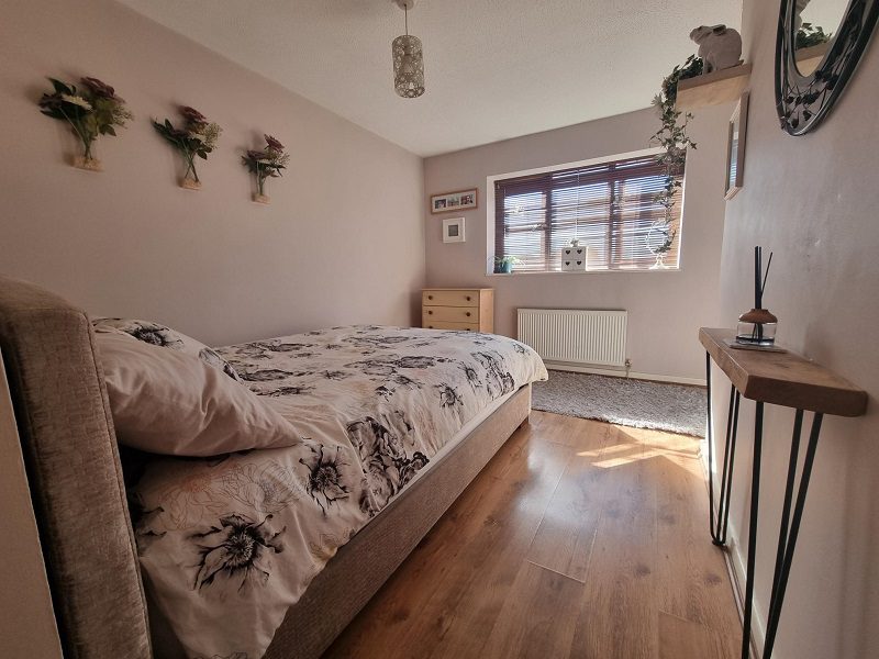 42 Byfield Rise 1000141841