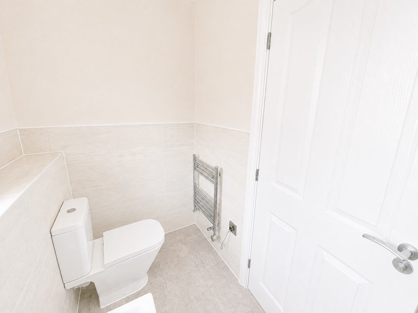 P2 Lowans Ensuite Pic 2